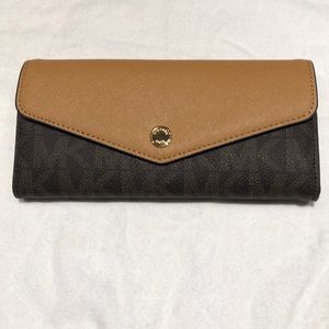 Michael Kors Greenwich carryall wallet